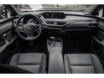 Lexus UX - 8
