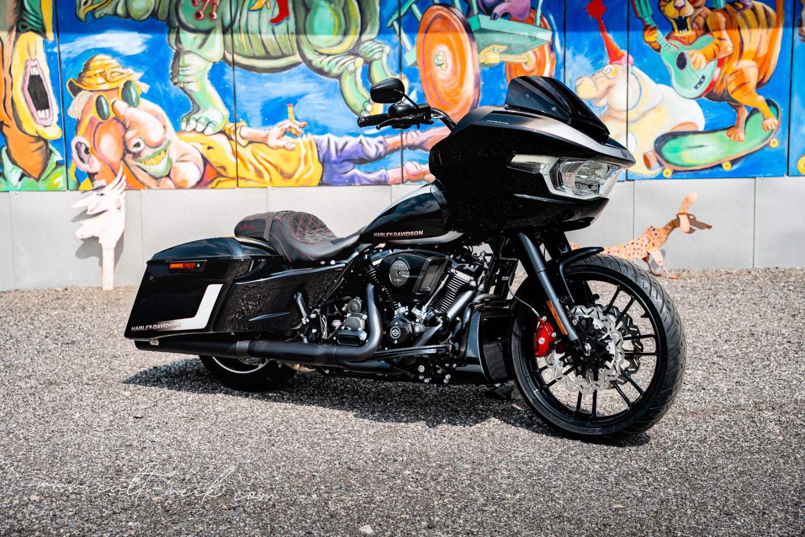 Harley-Davidson ROAD GLIDE 117 "LUFT" "KLAPPE" by CULT-WERK
