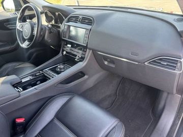 Jaguar F-Pace - 9