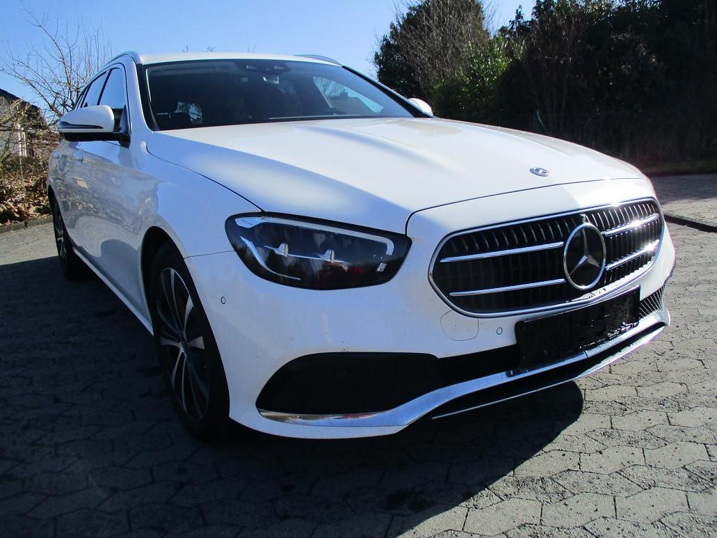 Mercedes-Benz E 300 T de+Vollleder+Head-Up Display+360 Kamera