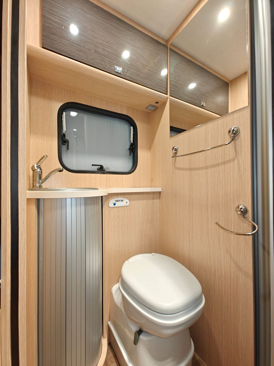 Fahrzeugabbildung XGO Dynamic 95 P - Autom. SAT, TV, Einzelbetten -