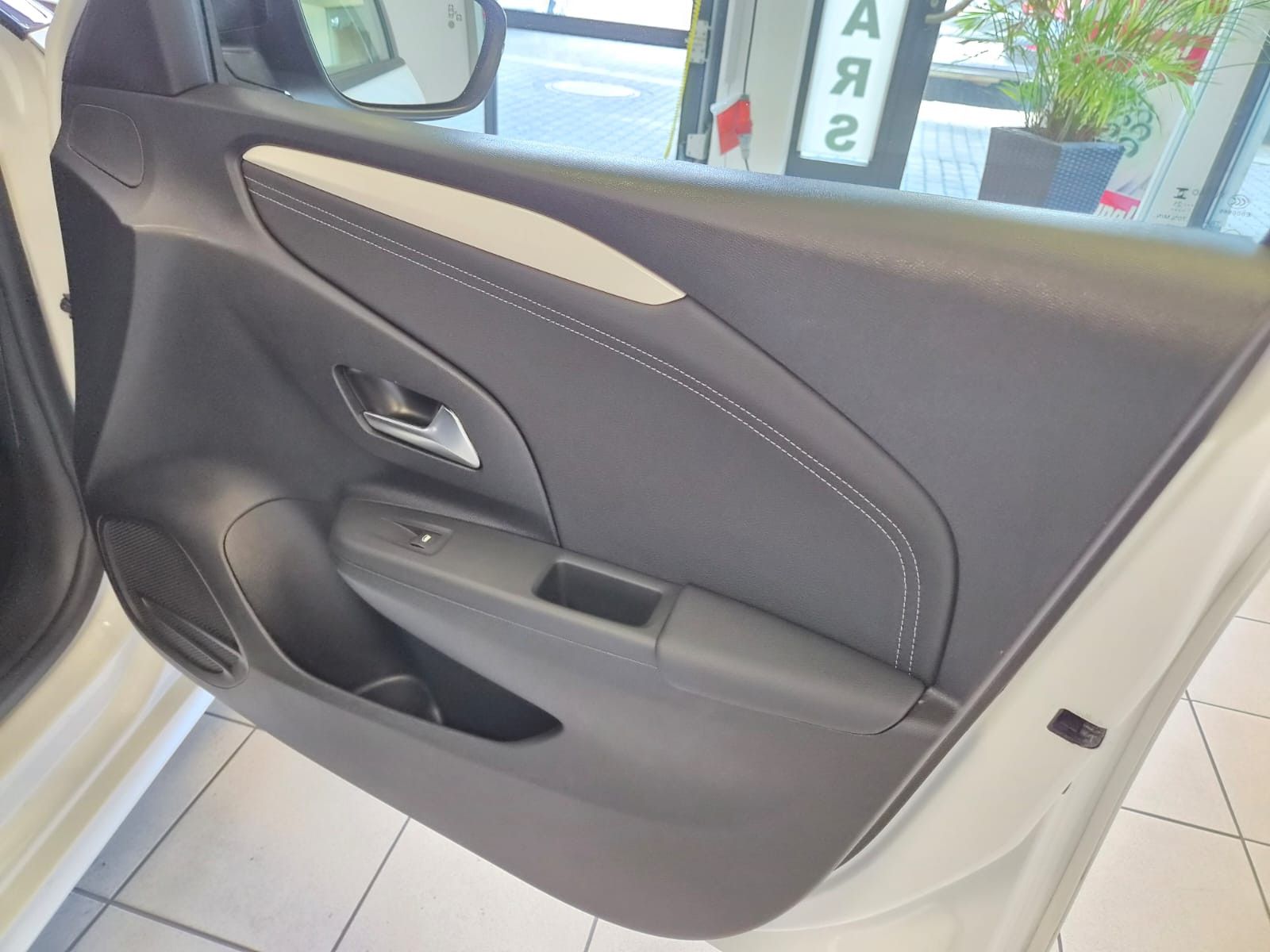 Fahrzeugabbildung Opel Corsa F GS / KAMERA/NAVI/CARPLAY/6TKM