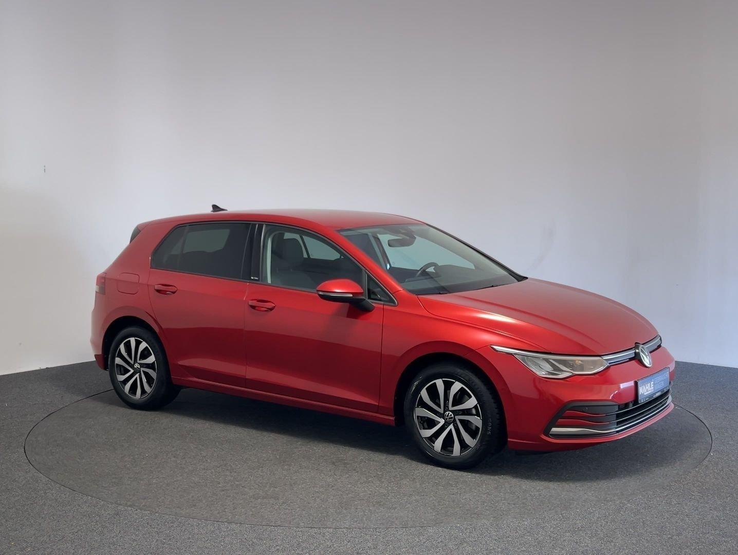 Volkswagen Golf VIII Lim. 1.5 eTSI DSG Active