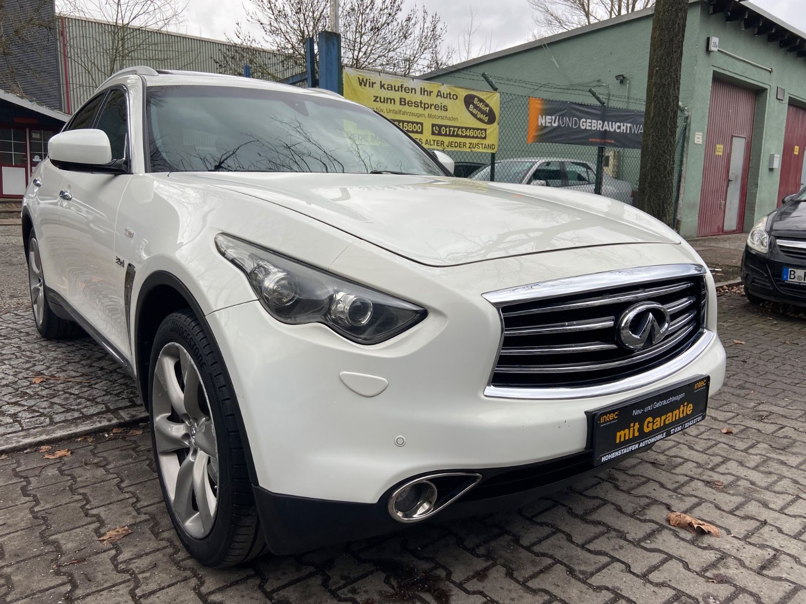 INFINITI QX70