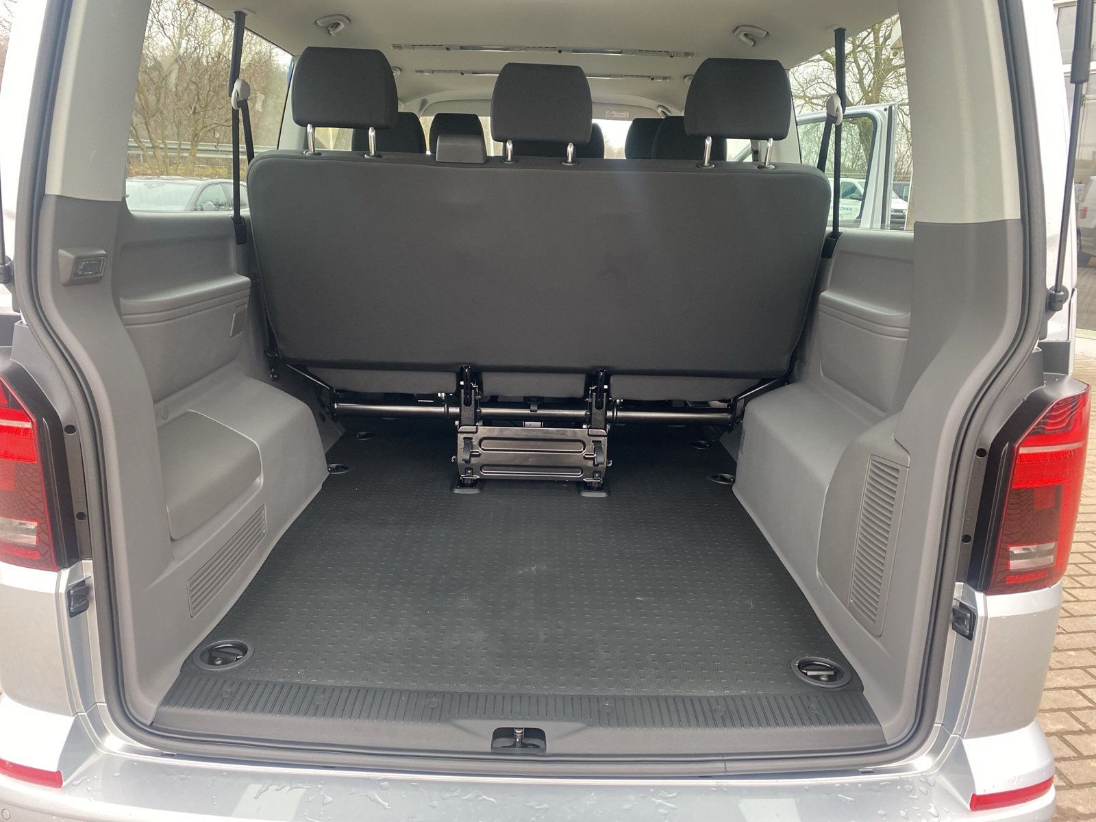 Fahrzeugabbildung Volkswagen T6 Caravelle T6.1 LR Trendline LED PDC