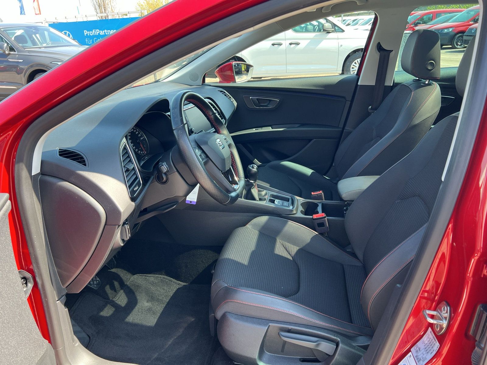 Fahrzeugabbildung SEAT Leon Sportstourer 1.4 TSI FR LED PANO NAVI