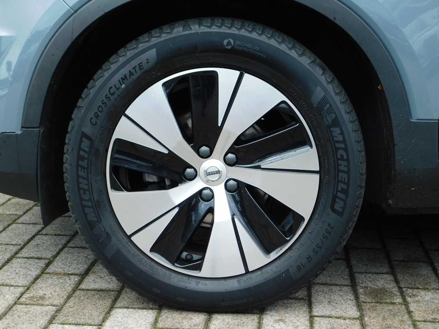 Fahrzeugabbildung Volvo XC40 T3 Geartronic Momentum Pro 'SHZ, LED, ALU'