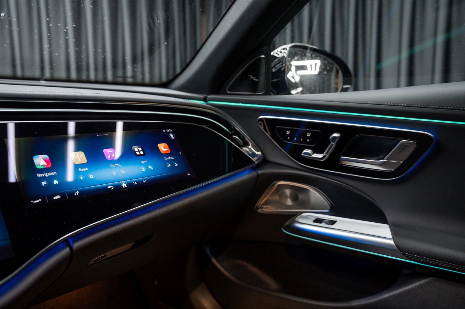 Fahrzeugabbildung Mercedes-Benz E 220d MY25*Premium Plus*Superscreen*20"*Leder-P