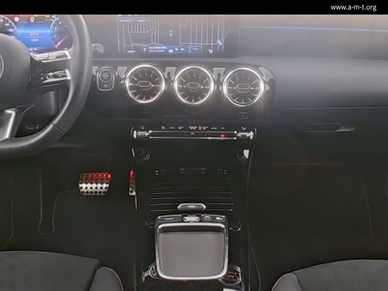 MERCEDES-BENZ CLA 200 Shooting Brake