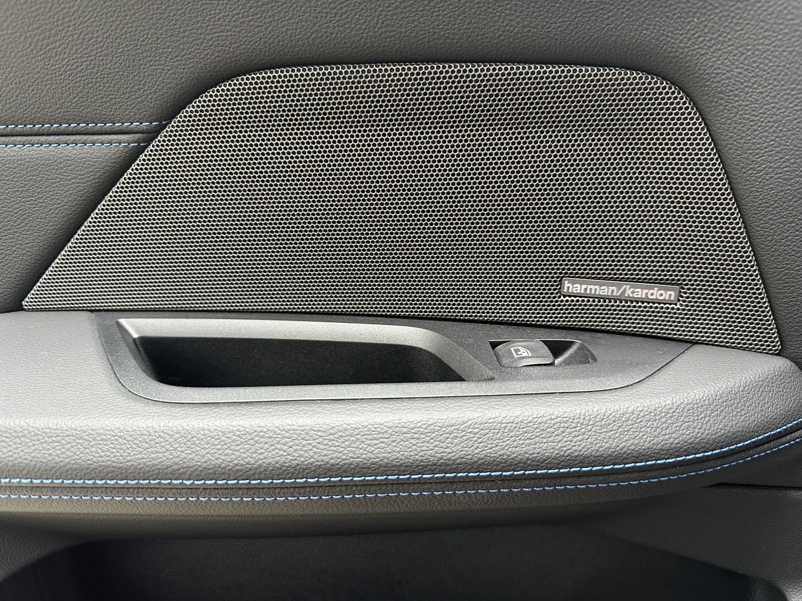 Fahrzeugabbildung BMW i4 40 eDrive M-Sport+NAV+LASER+ACC+360°CAM+AHK