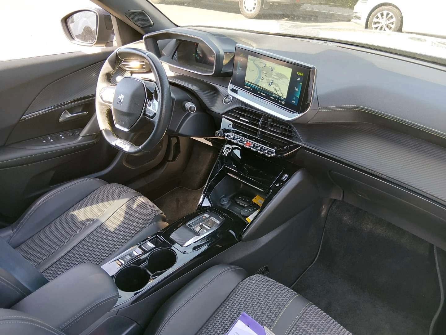 Fahrzeugabbildung Peugeot 2008 e- GT PDC KAMERA NAVI SITZH.
