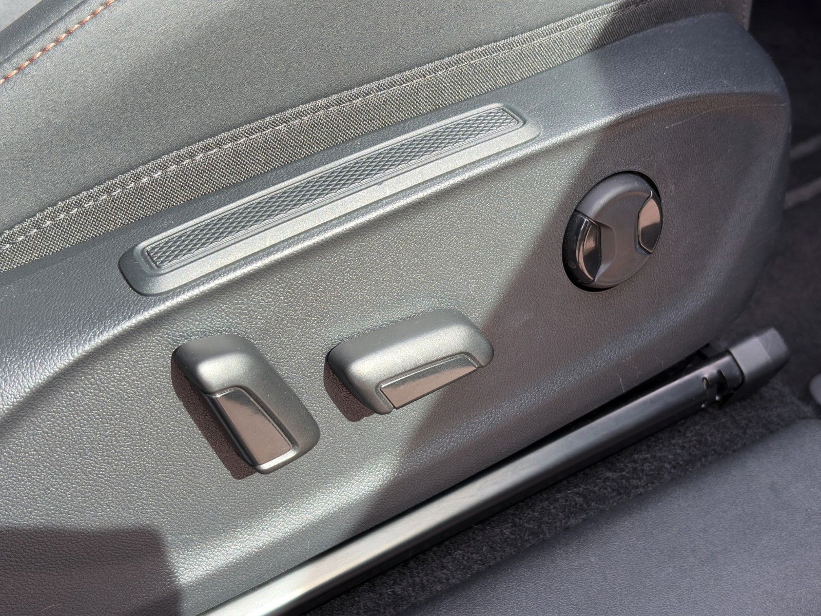 Fahrzeugabbildung CUPRA Terramar 1.5 eTSI*DSG*HUD*360°Cam*SHZ*LED***