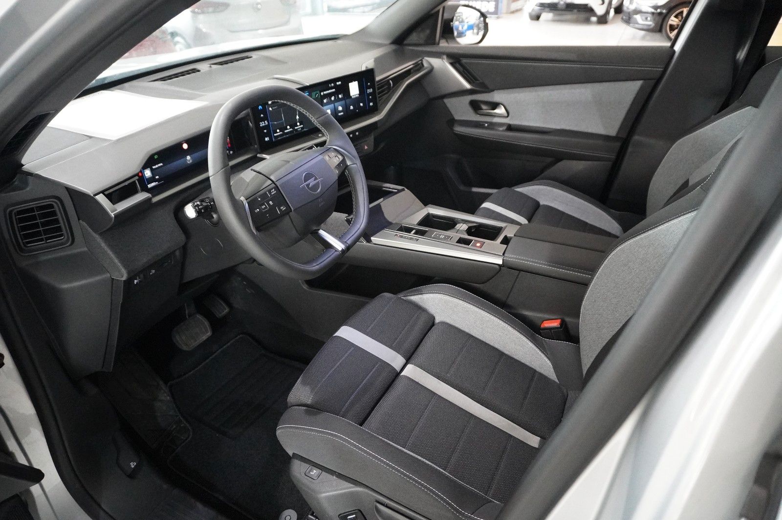 Fahrzeugabbildung Opel Grandland 1.2 48V HYBRID NAVI/LED/KAMERA/DAB+