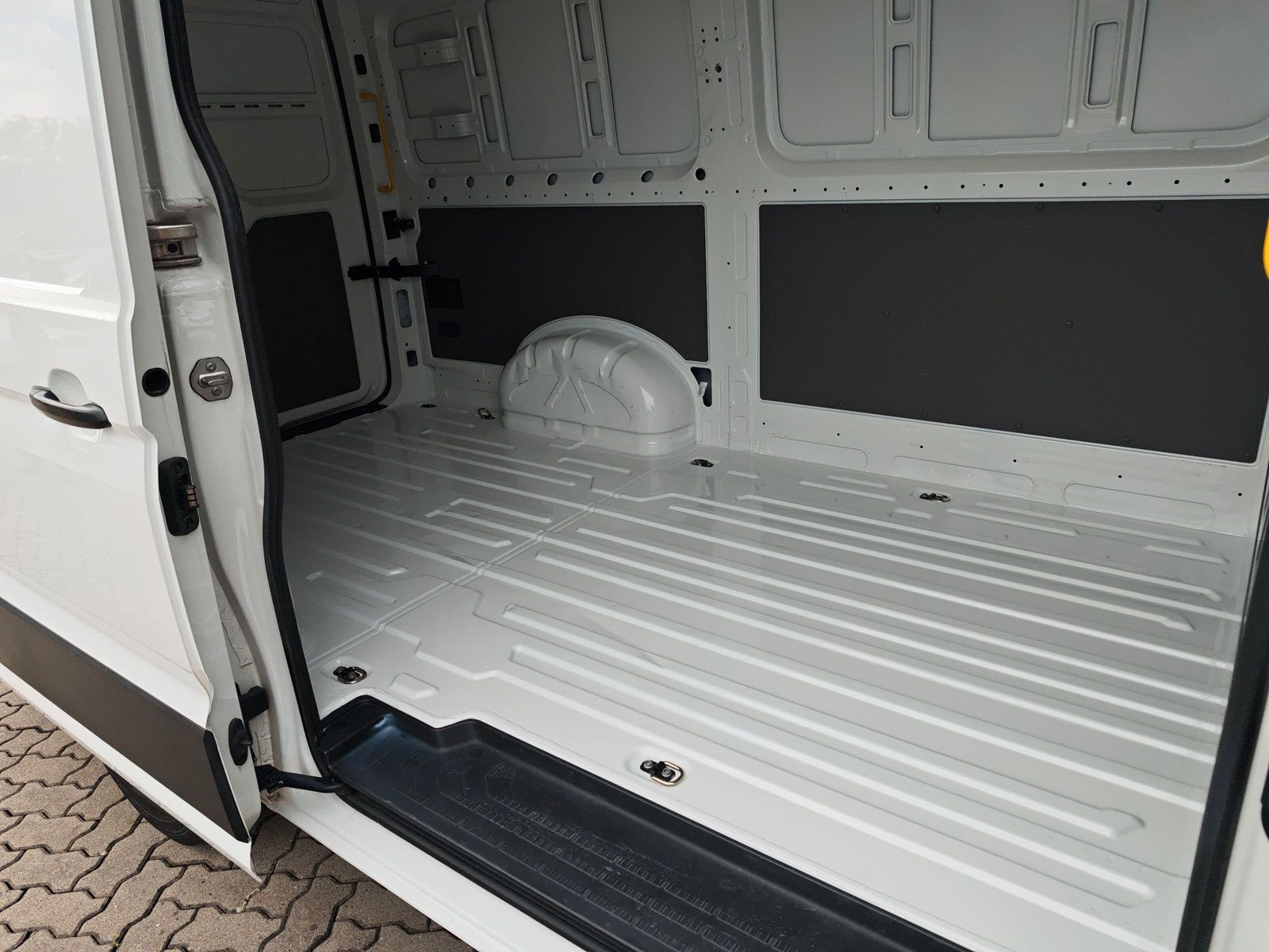 Crafter Kasten 35 MR Hochd TDi DSG Navi Kamera
