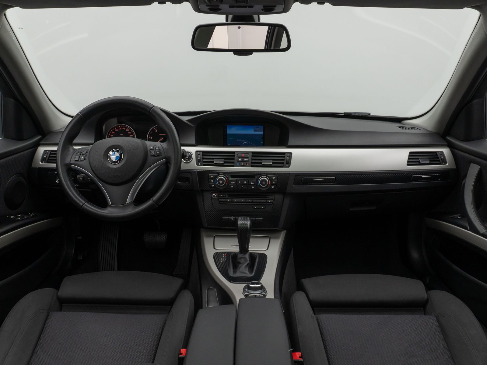 Fahrzeugabbildung BMW 320d PDC Navi Xenon Fernlichtassist Komfort AHK