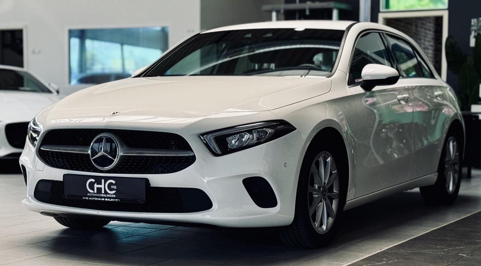 Mercedes-Benz A-Class SHZ Widescreen LED Carbon, миниатюра 3