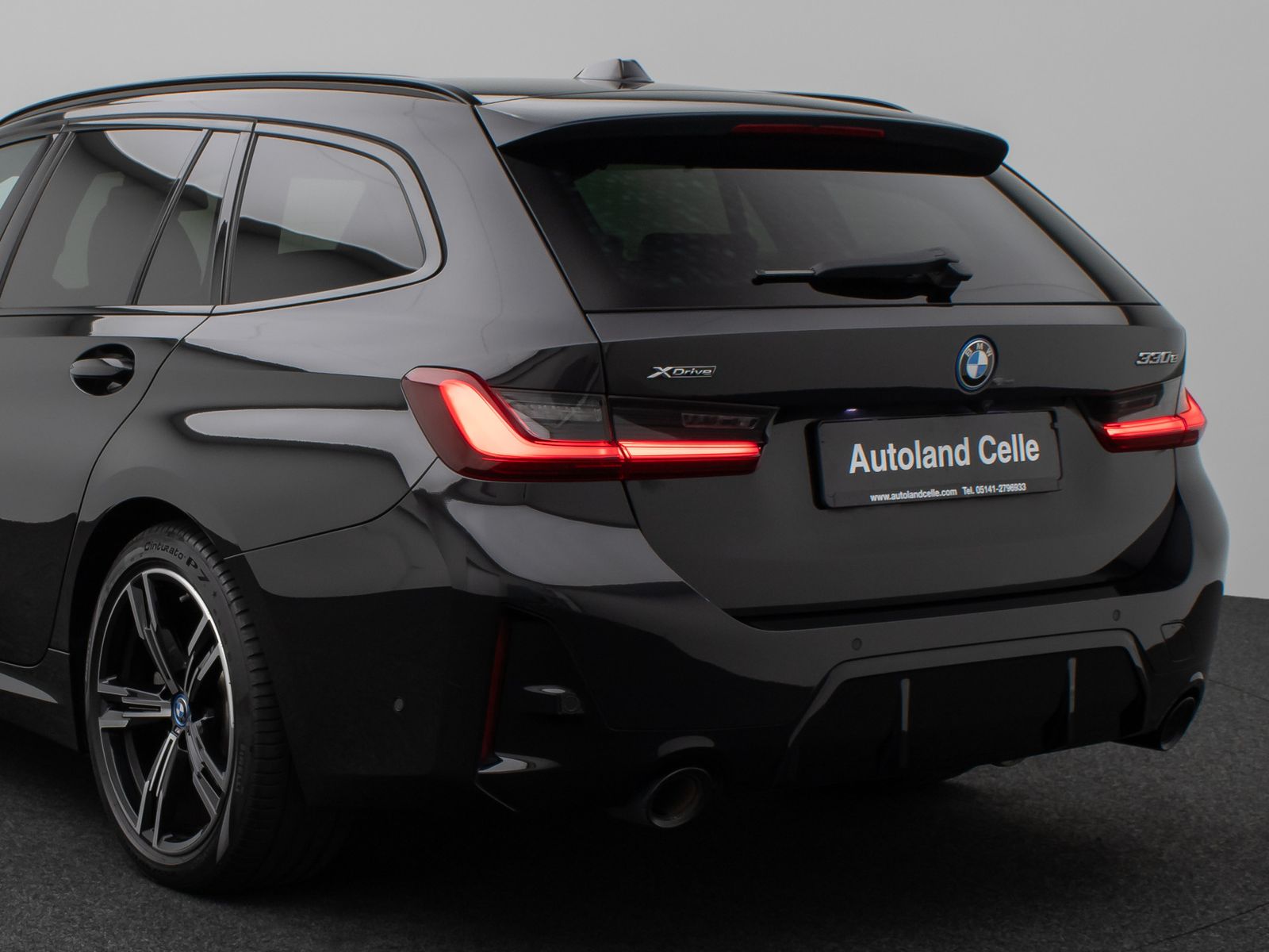 Fahrzeugabbildung BMW 330e xD M Sport Panorama Kamera HUD DAB H/K AHK