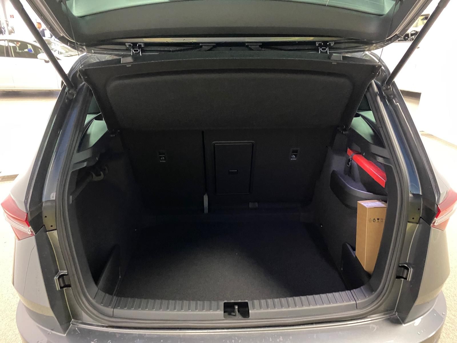 Fahrzeugabbildung SKODA Karoq 1.5 TSI SPORTLINE+MATRIX+ACC+AHK+APP+RFK++