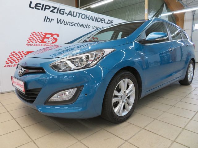 Hyundai i30 cw Style*Navi*Kamera+AHK*Panorama*1.Hd