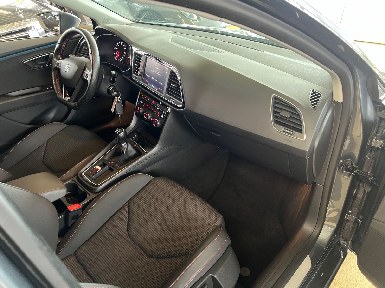 Fahrzeugabbildung SEAT Leon ST 1.8 FR *1.HAND*AMBIENTE-BELEUCHTUNG*