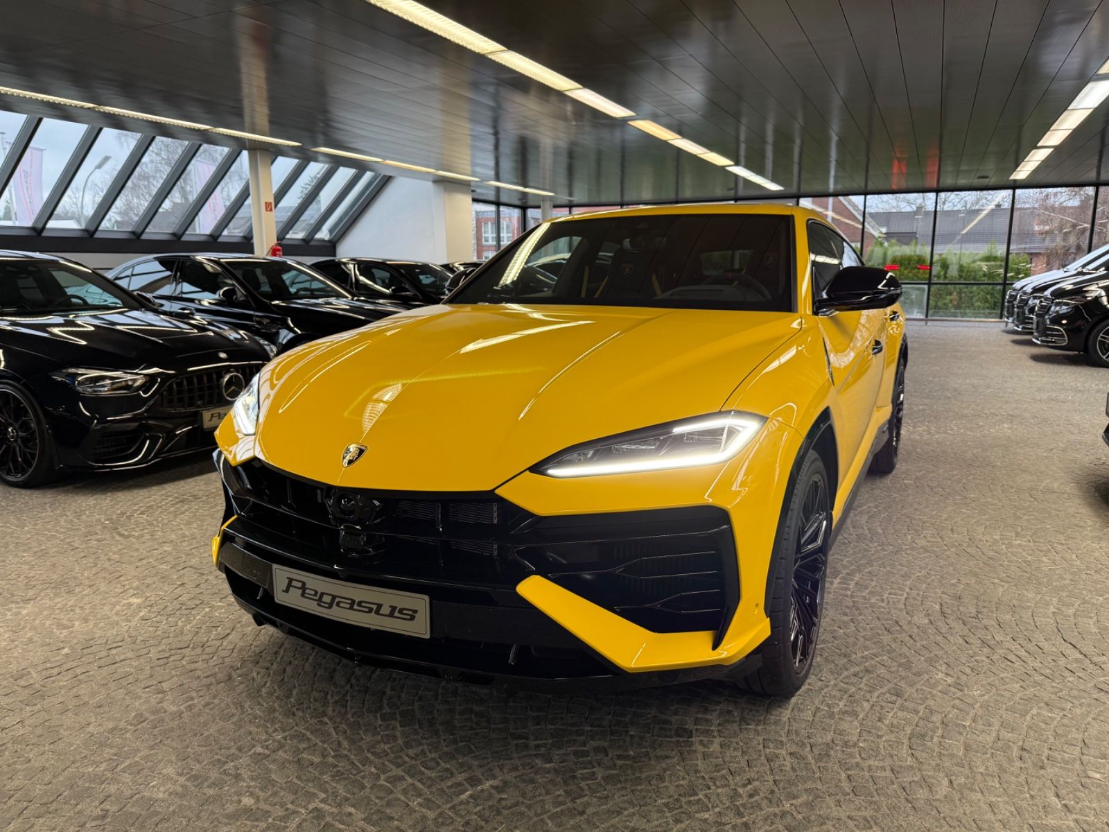 LAMBORGHINI Urus - 7