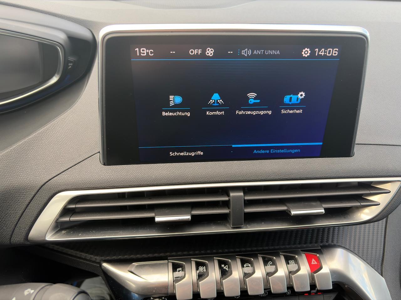 Peugeot 3008 1.2 12V e-THP / Allwetter Reifen