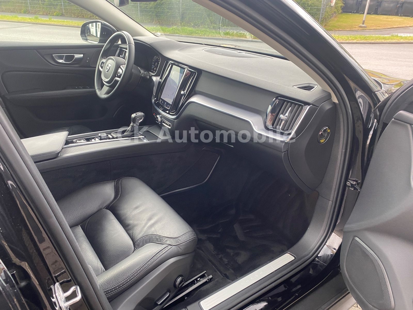 Fahrzeugabbildung Volvo V60 D4 CrossCountry Pro AWD/Navi/BLIS/Kamera/LED