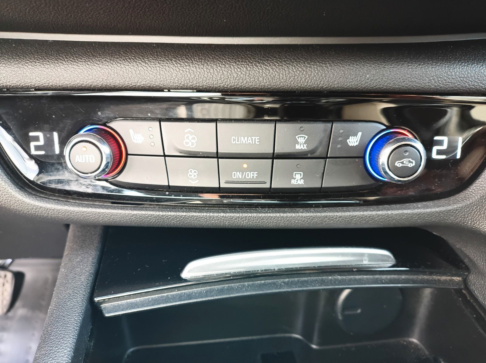 Fahrzeugabbildung Opel INSIGNIA B+SPORTSTOURER+BUSINESS+KAMERA+AHK+SH++