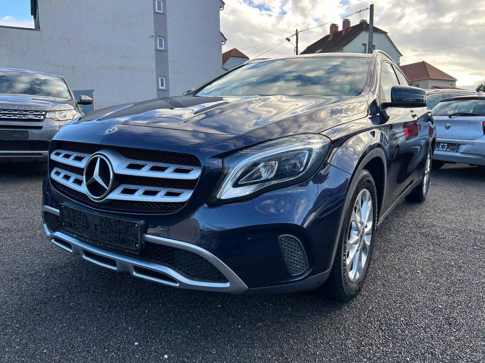 Mercedes-Benz GLA 200 KAMERA + NAVI + PDC