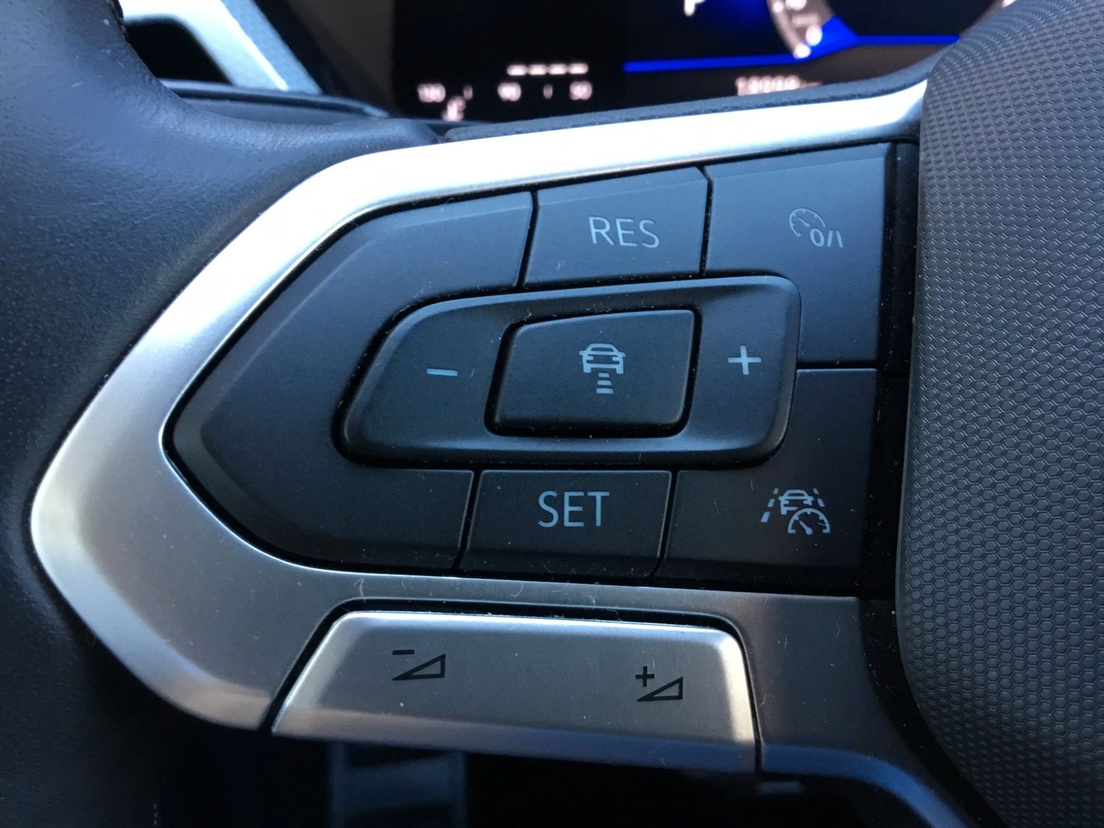 Fahrzeugabbildung Volkswagen Touran 1.5 TSI DSG Goal+LED+AHK+7Sitzer+Kamera