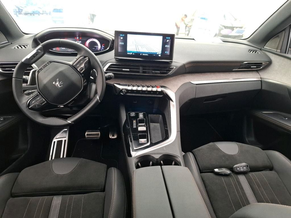 Fahrzeugabbildung Peugeot 5008 GT 1.2T NAVI/LED/SHZ/LEDER/PDC+CAM/PARKASS.