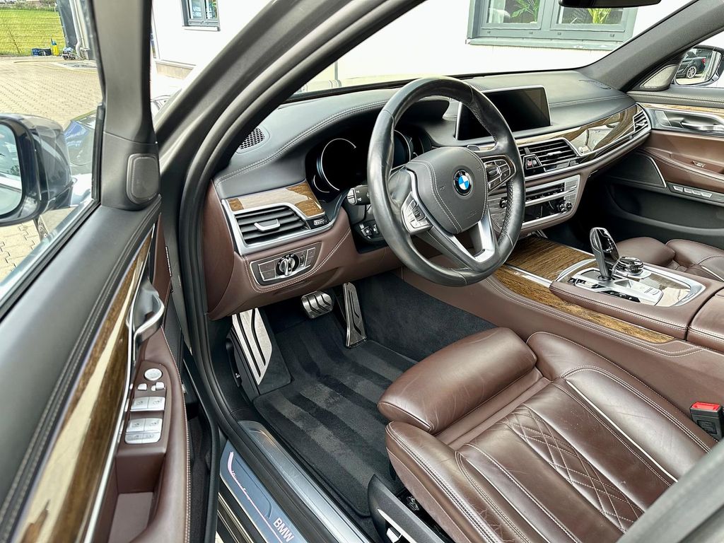 BMW 750 6