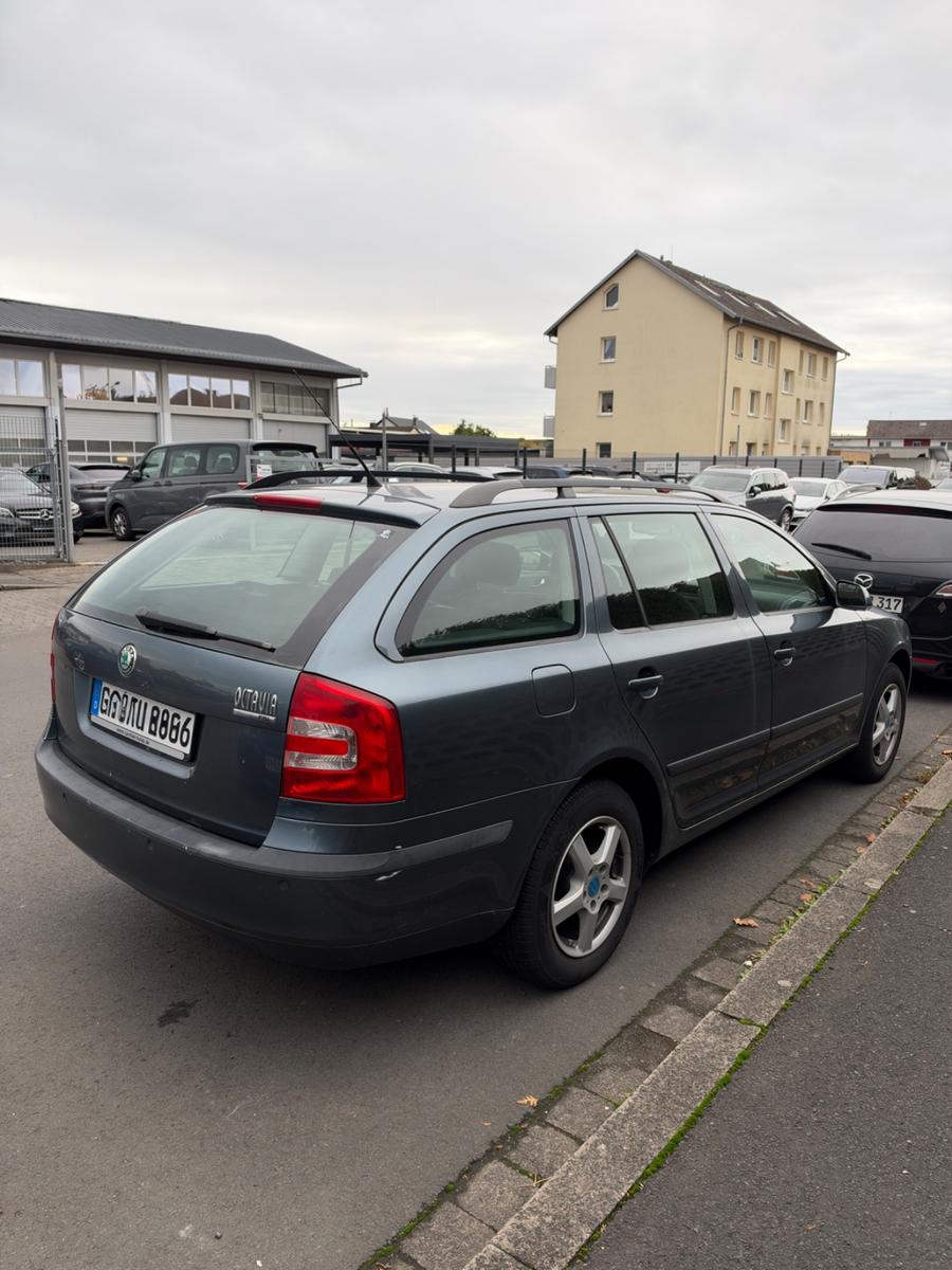 Skoda Octavia 2006 — салон