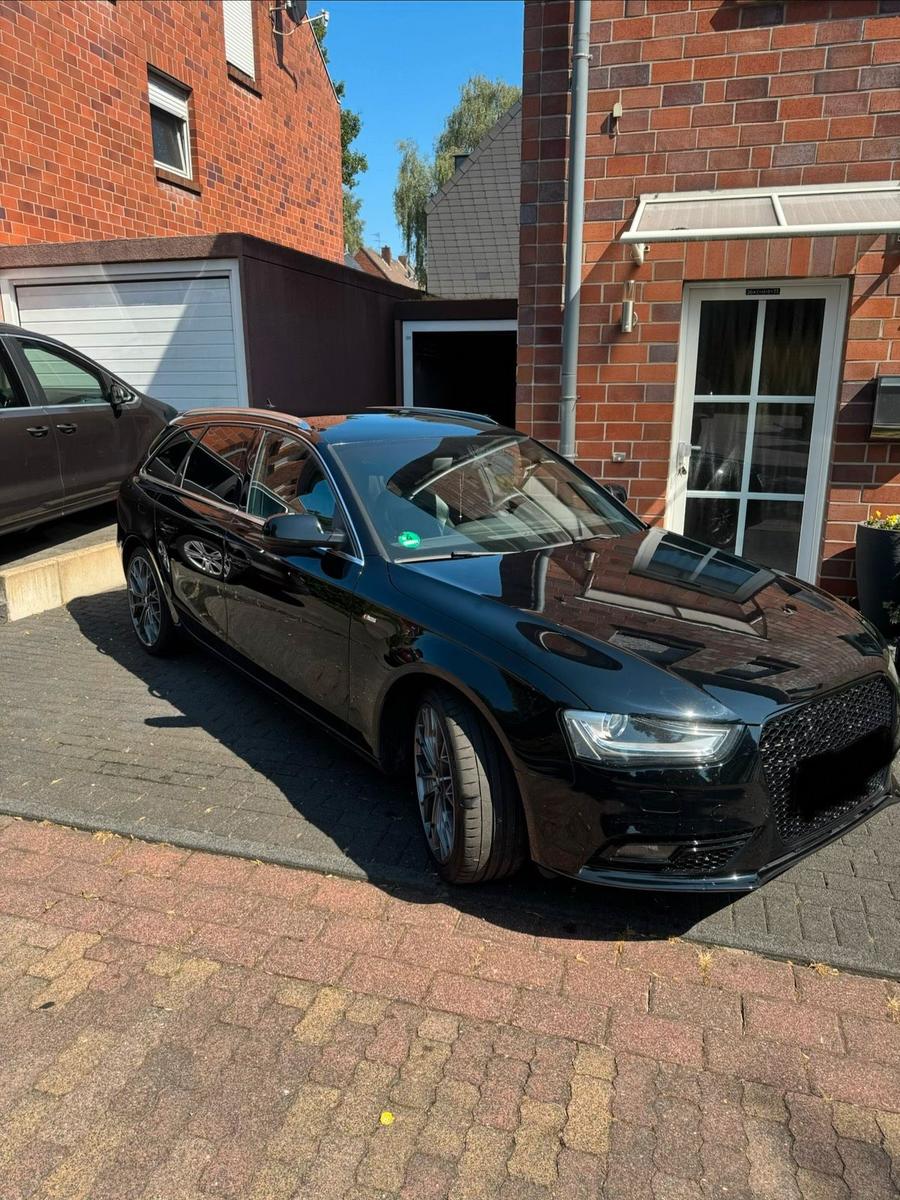 Audi A4 2014 — вигляд ззаду