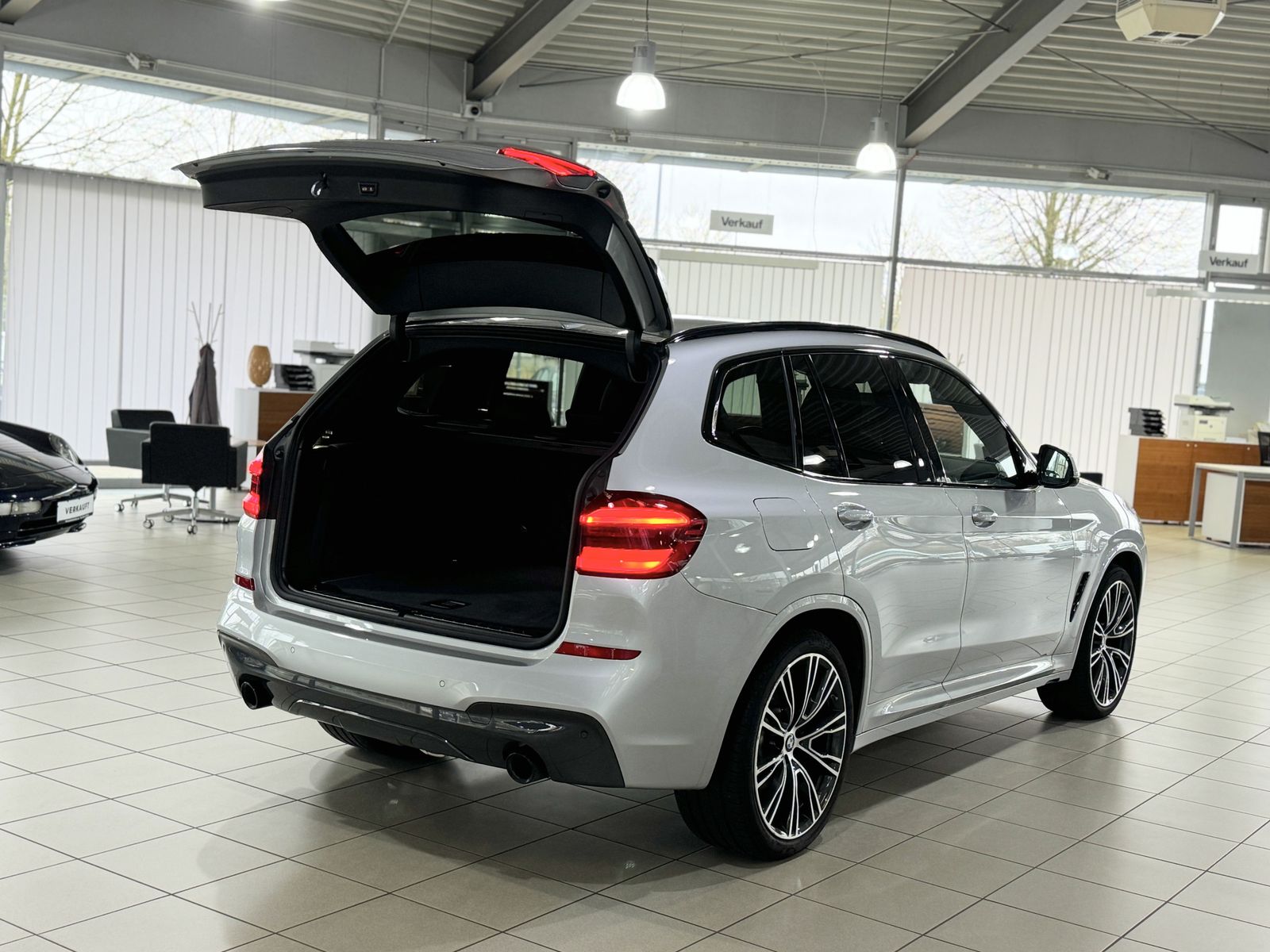 Fahrzeugabbildung BMW X3 xD20d M Sport HUD DAB HiFi Komfort AHK 21Zoll