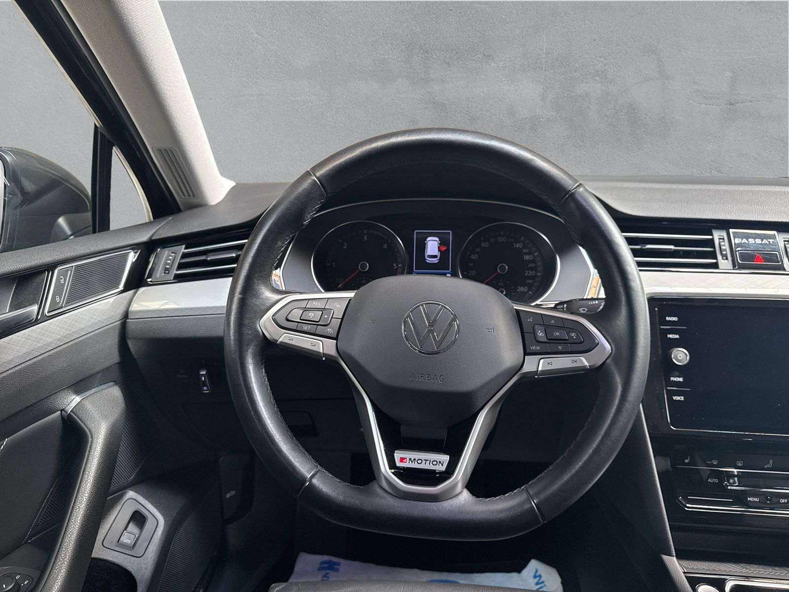 Fahrzeugabbildung Volkswagen Passat Variant 2.0 TDI Business AHK Kamera AppCo