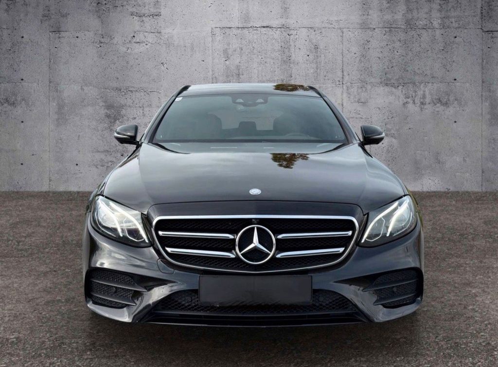 Image of Mercedes-Benz E 220