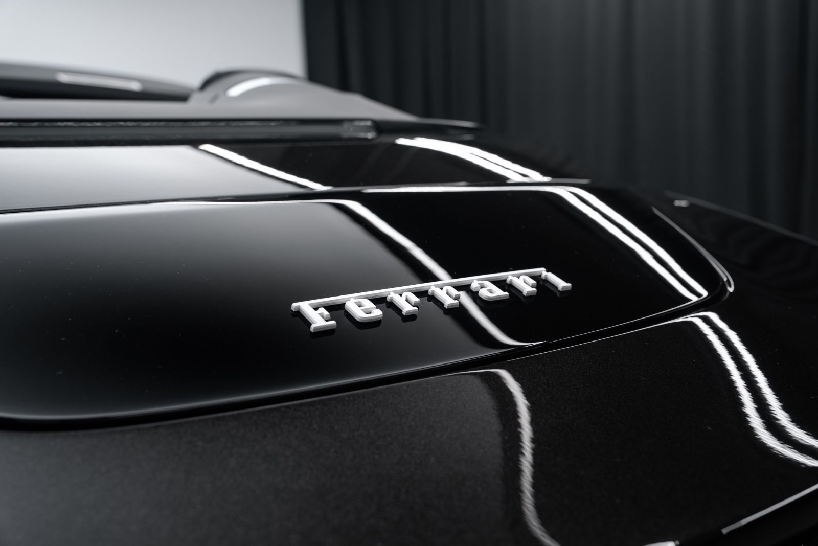 Fahrzeugabbildung Ferrari Roma Spider CARBON/DAYTONA/PASSENGER DISPLAY