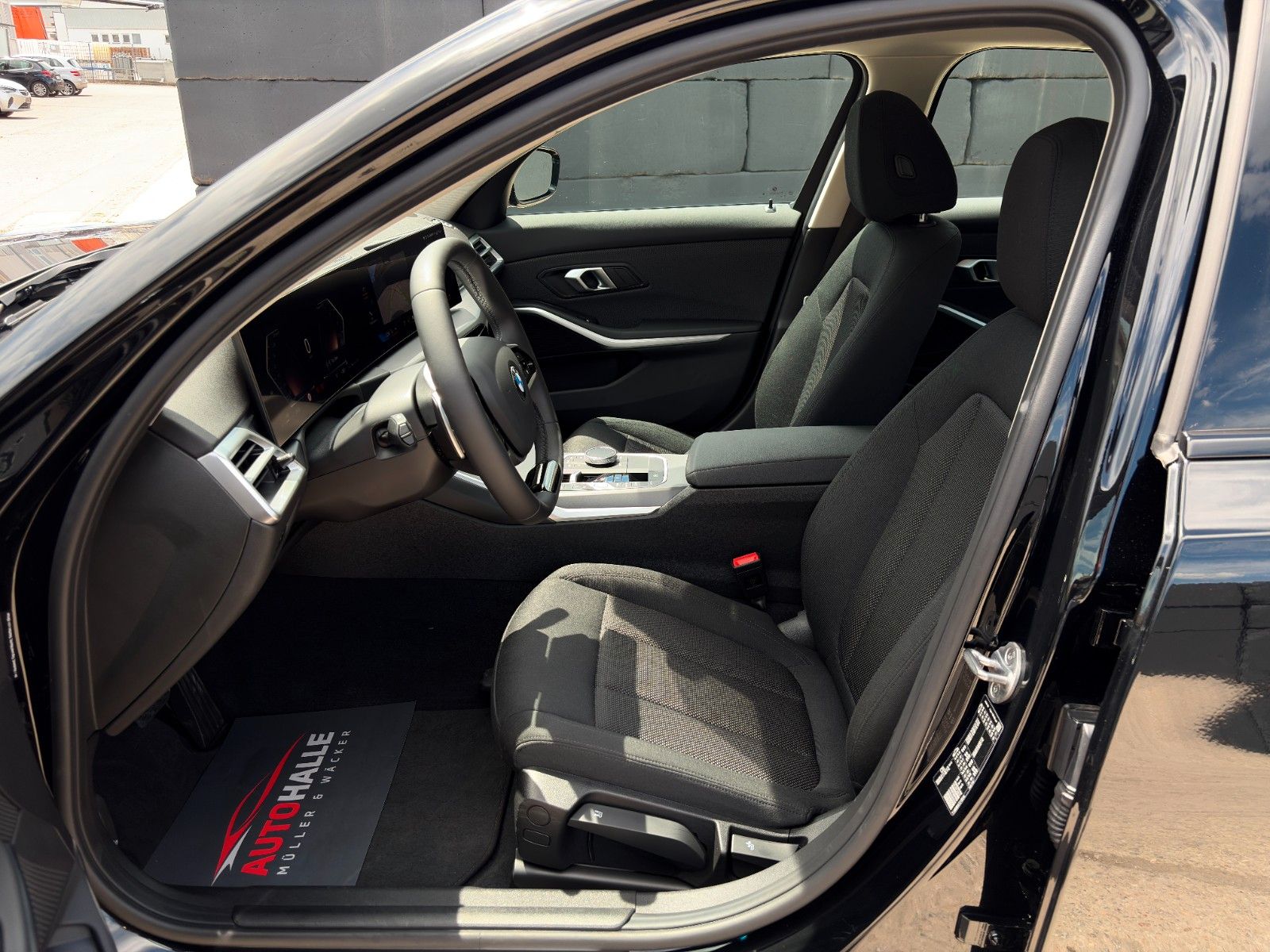 Fahrzeugabbildung BMW 318i Limo Cockpit+ Alarm Ambiente 3-ZKlima CAM