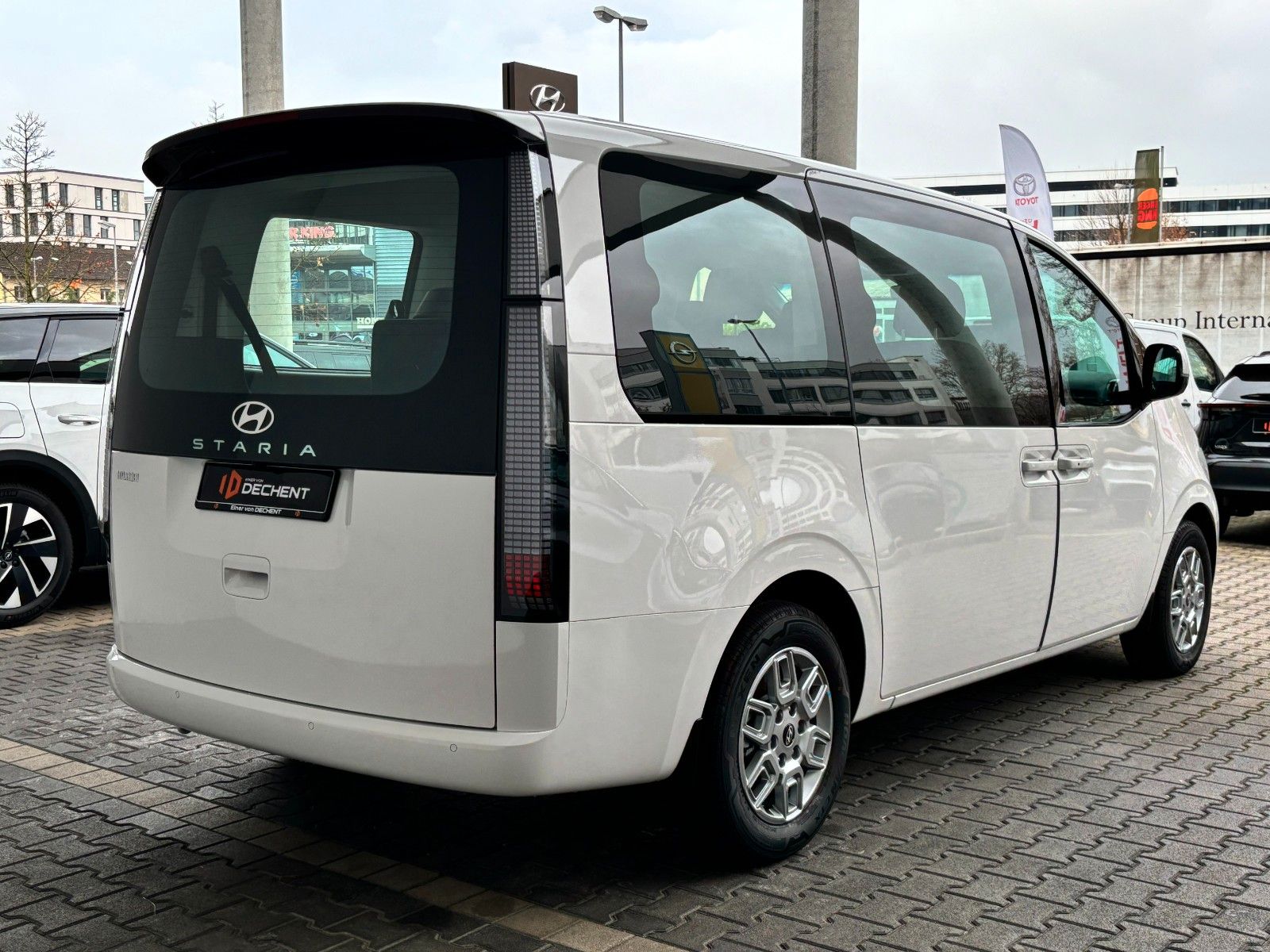 Fahrzeugabbildung Hyundai Staria HEV Trend 225PS Park-/Shuttle-Parket !