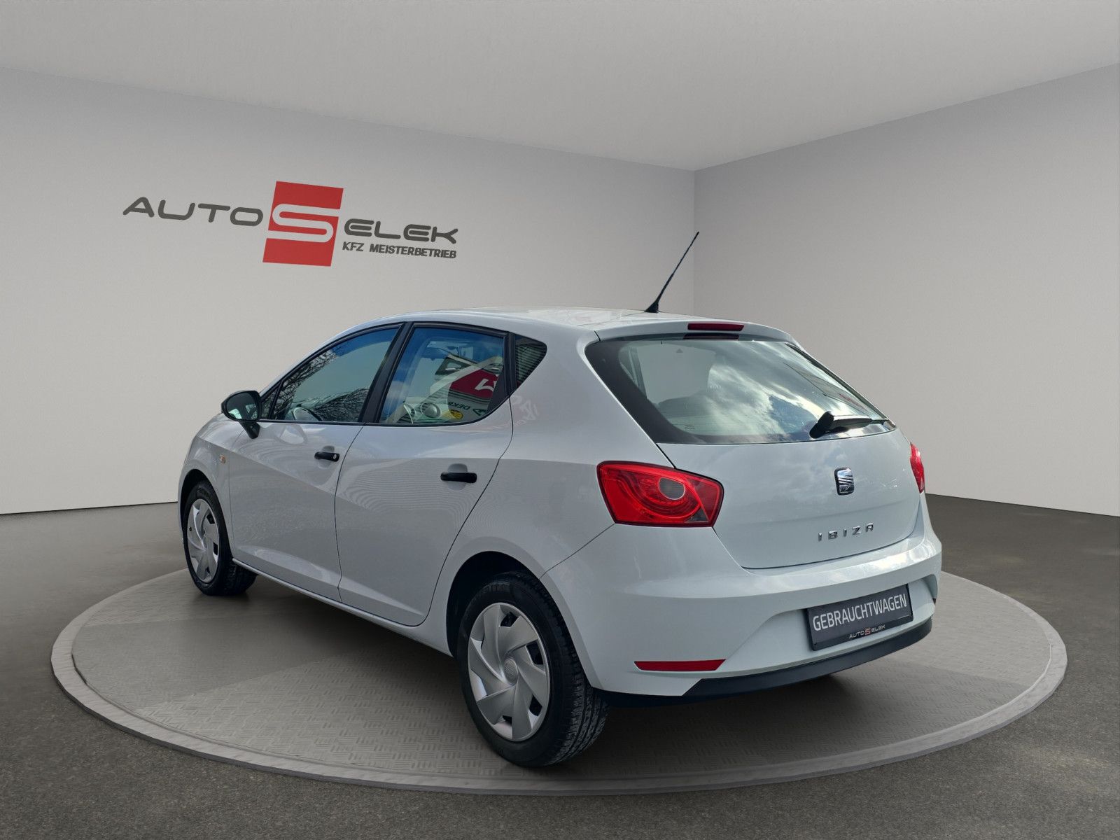 Fahrzeugabbildung SEAT Ibiza Lim. Reference Salsa Klima Sitzeheizung