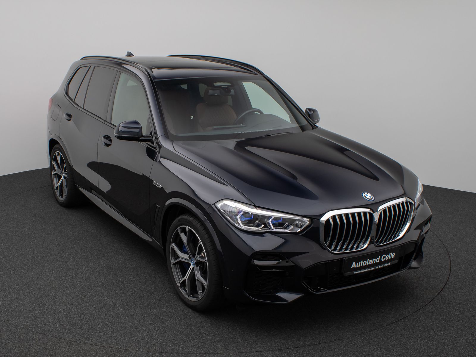 Fahrzeugabbildung BMW X5 xD45e M Sport Panorama 360°HUD HiFi NightVisi