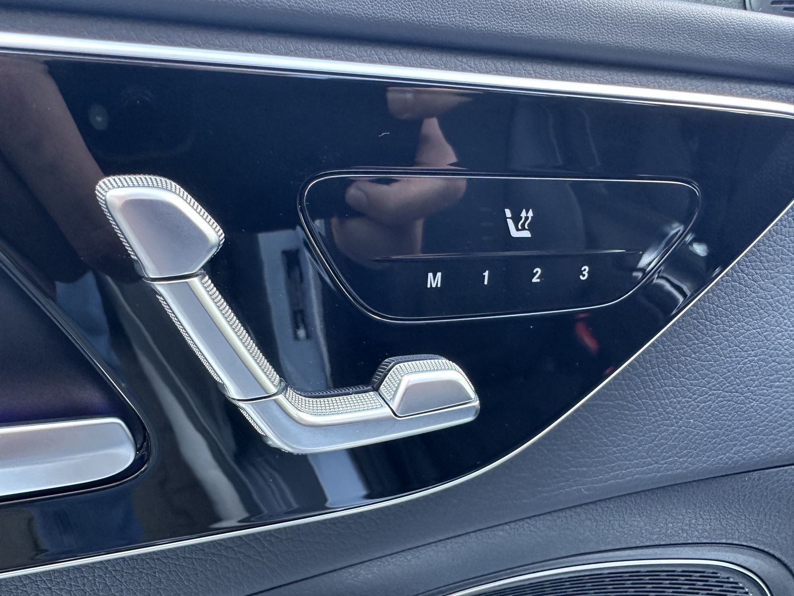Fahrzeugabbildung Mercedes-Benz C 220d T 4Matic AMG Line NAV+LED+ACC+STHZ+19ZOLL