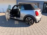MINI John Cooper Works Cabrio mit Vollausstattung.   - silberne MINI John Cooper Works Cabrio