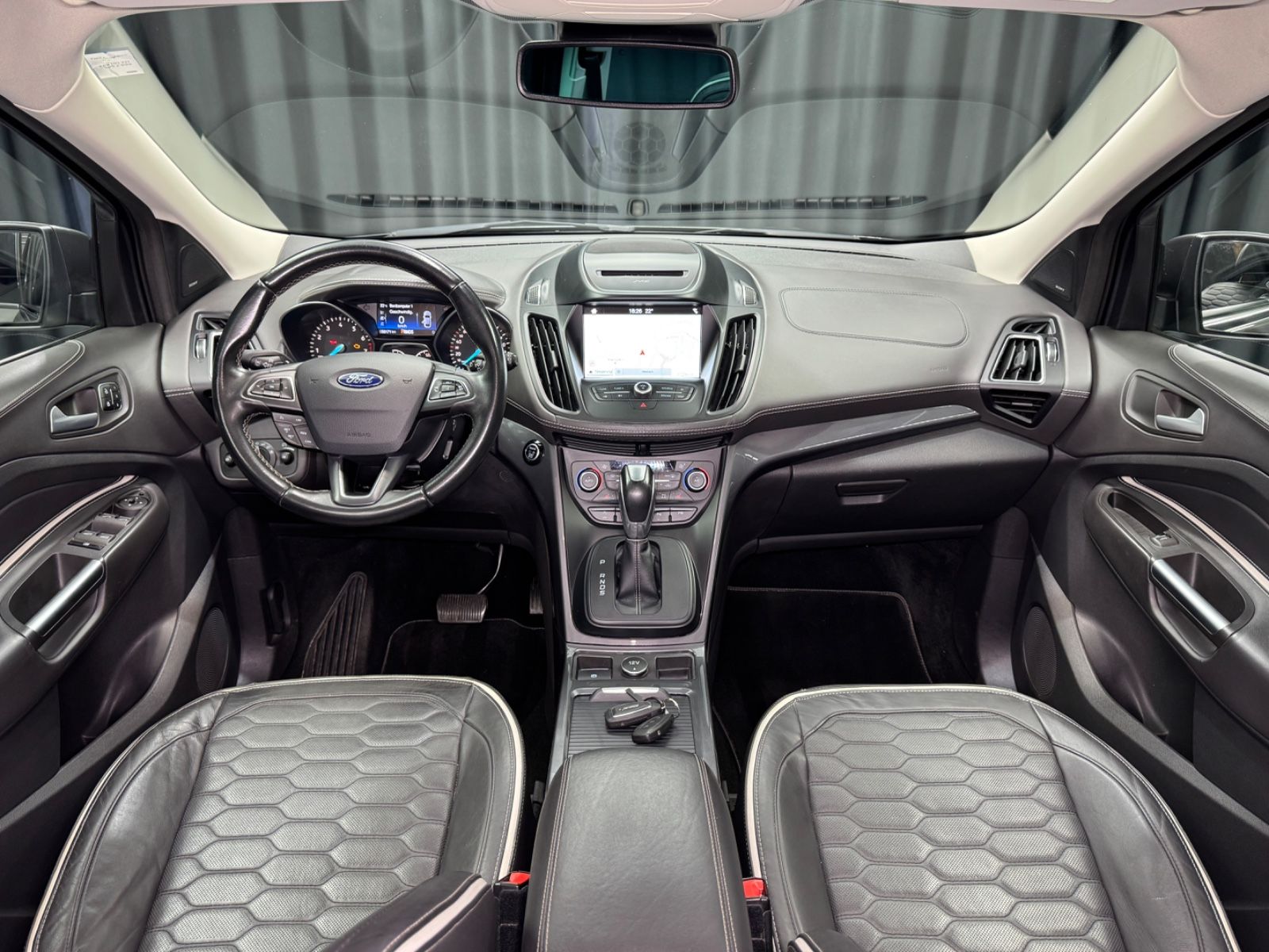 Fahrzeugabbildung Ford Kuga Vignale|SONY|AHK|NAVI|LEDER