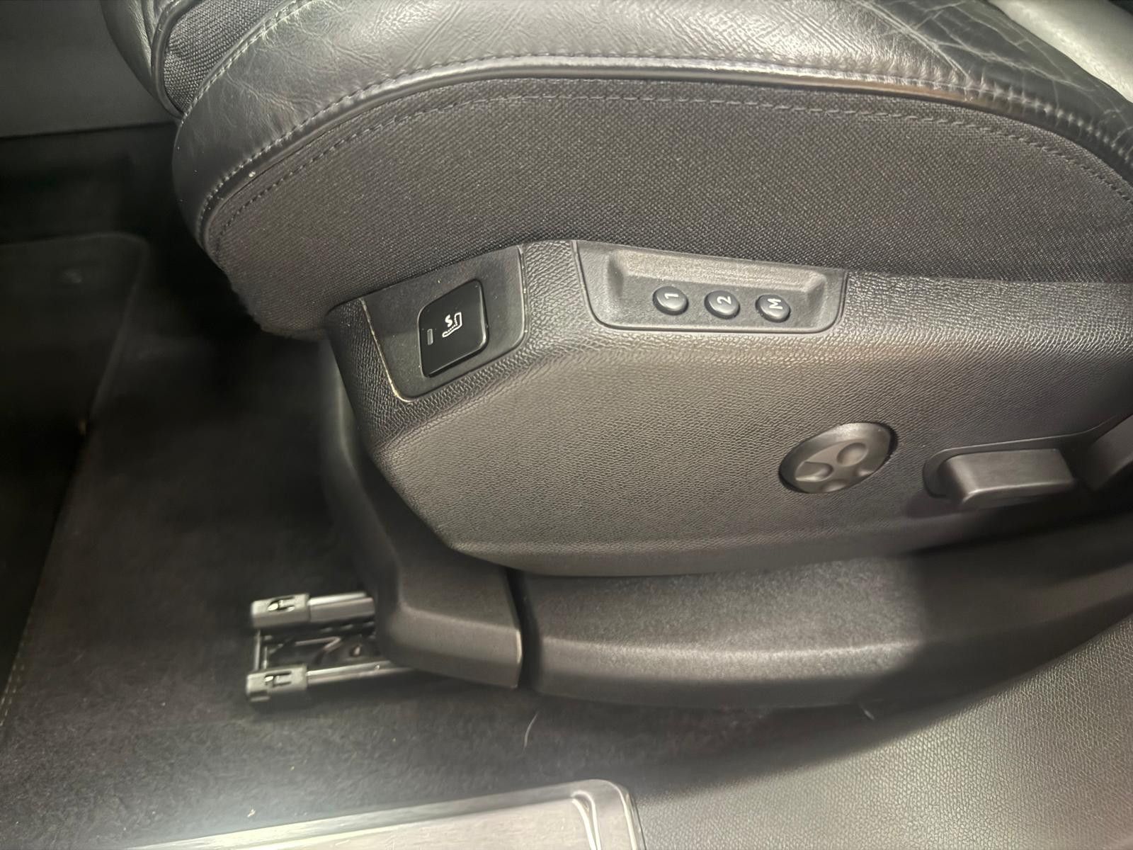 Fahrzeugabbildung Peugeot 3008 Allure  GT /SCHECKHEFT/ LED/AHK/ PANORAMA