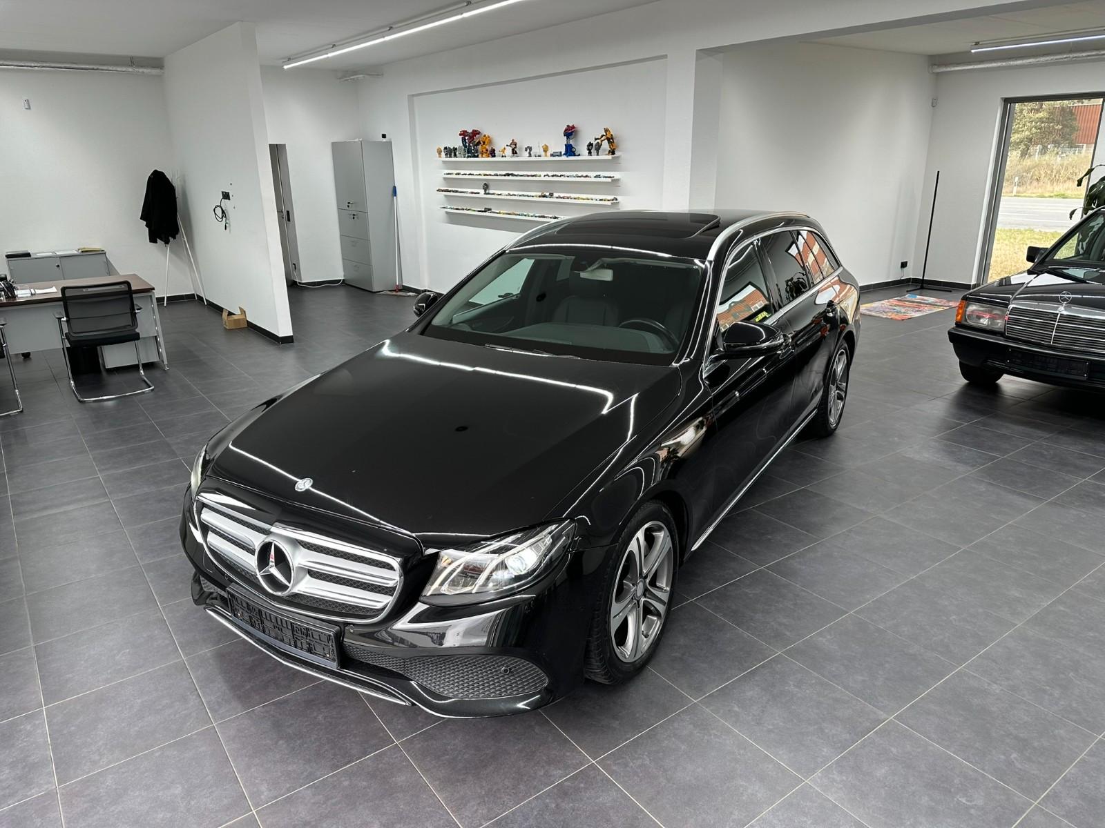 Mercedes-Benz E 200 T -Leder-Navi-Standheizung-SSD-AHK-LED