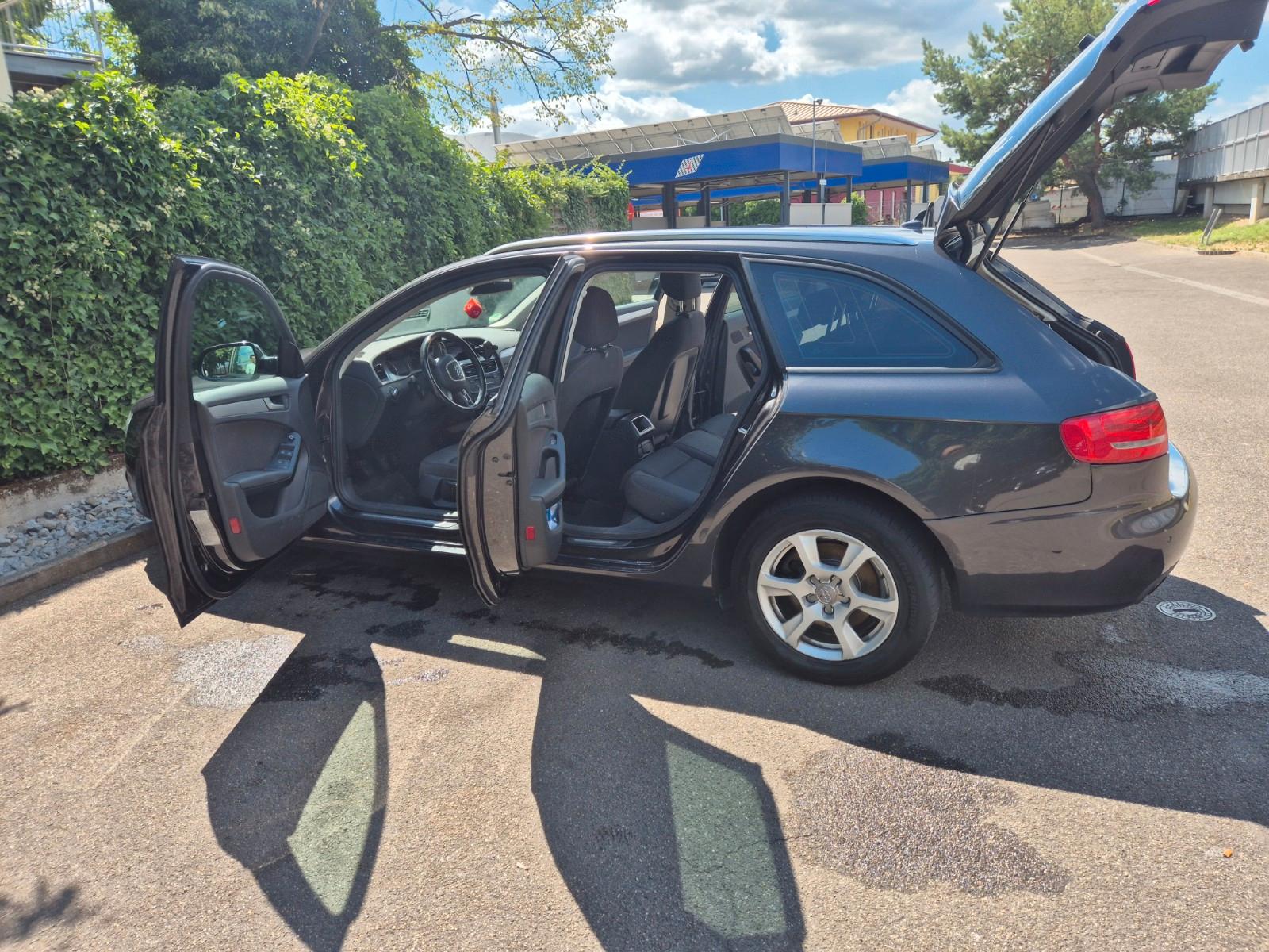 Audi A4 2009 — photo 6