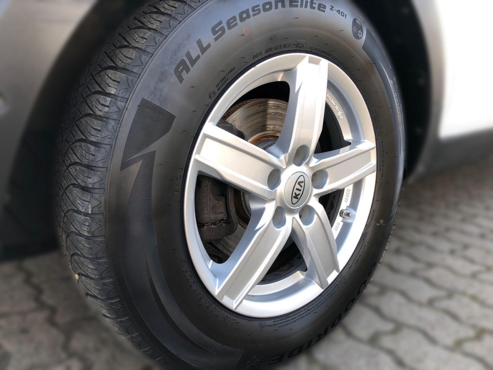 Fahrzeugabbildung Kia Sportage 1.6 GDI Dream Team Navi Leder