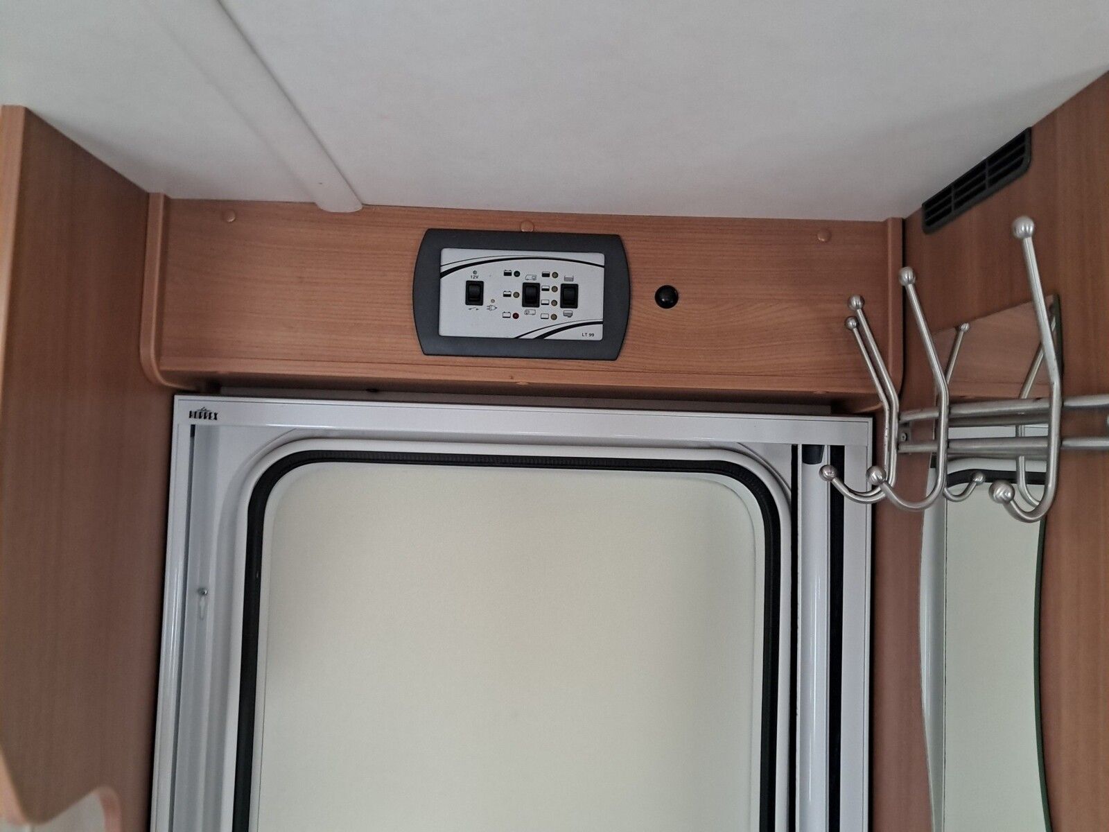 Fahrzeugabbildung Carado T 345 Fahrradträger,Radio,Heckbad